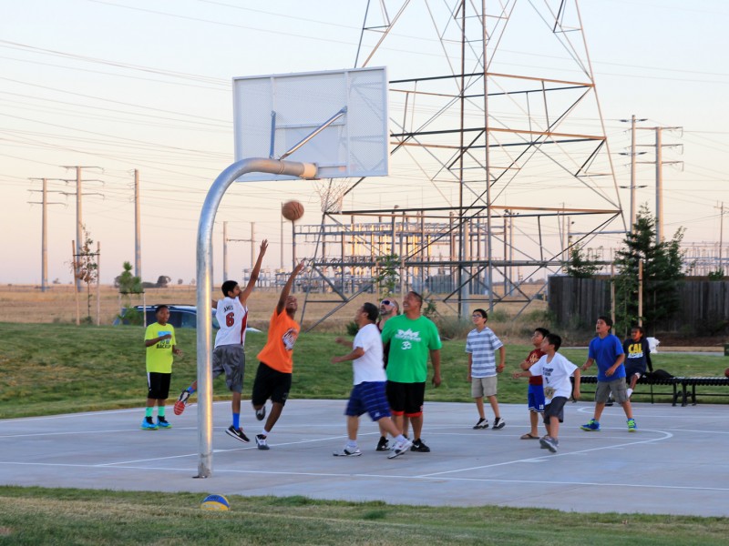 kids playing basketball at Sunridge Park