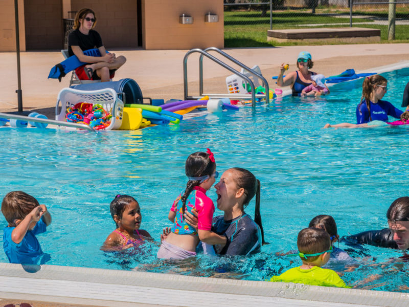 kids swim lessons at Lincoln Village Community Pool